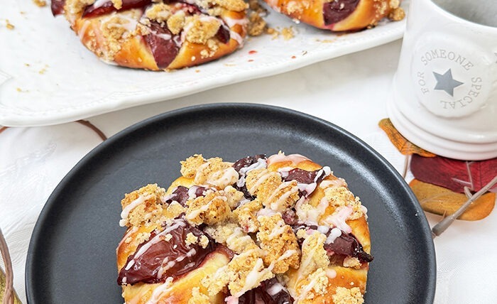 IMG Streuseltaler mit Pflaumen und Haselnuessen TL