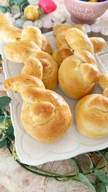 Backe süße Hefeteig-Hasen zu Ostern: Ein kreatives einfaches 1 A ... Backe süße Hefeteig-Hasen zu Ostern: Ein kreatives einfaches 1 A ...