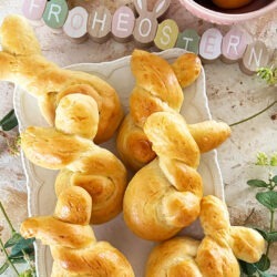 IMG Suesse Hefeteig Hasen zu Ostern TL