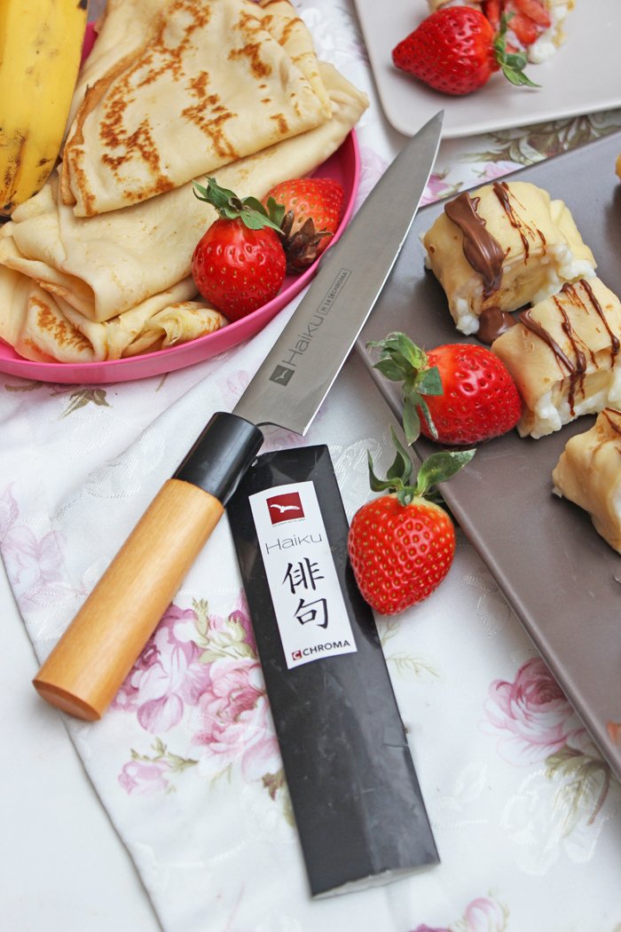 Süßes Sushi mit Crêpes, Milchreis, Bananen und Erdbeeren