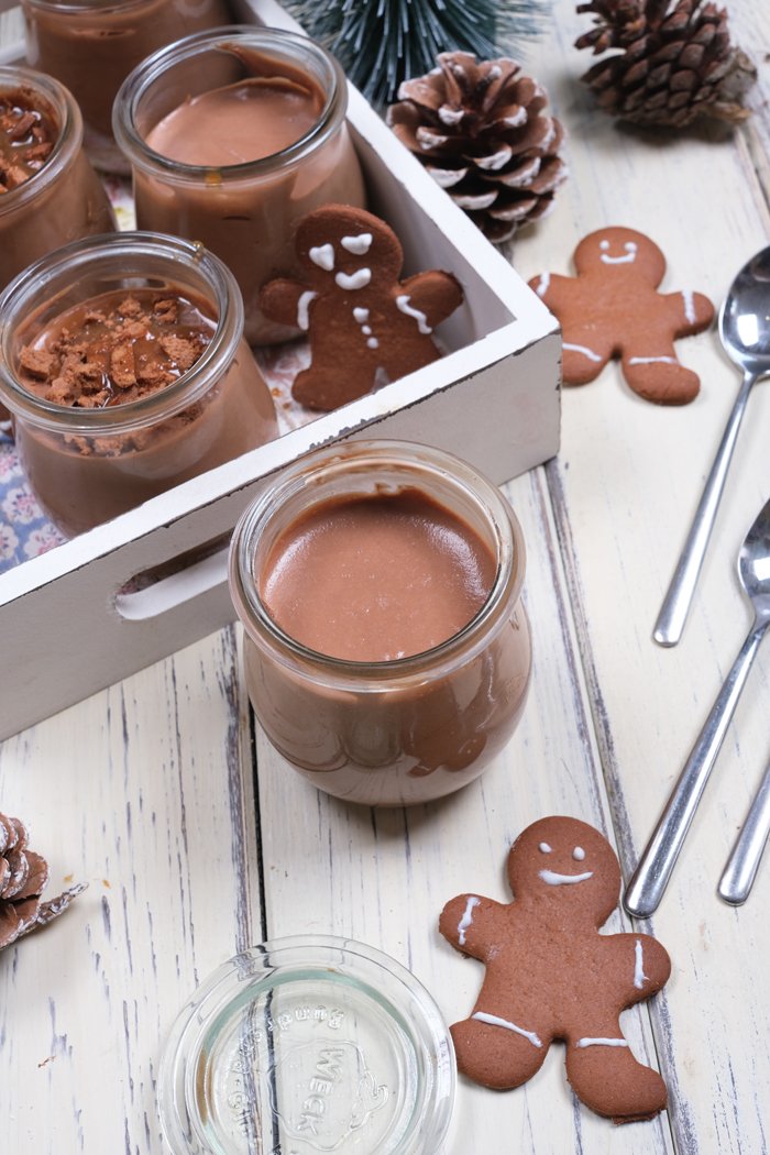 Tonkabohnen-mousse-au-chocolat mit gingerbread und karamellsoße