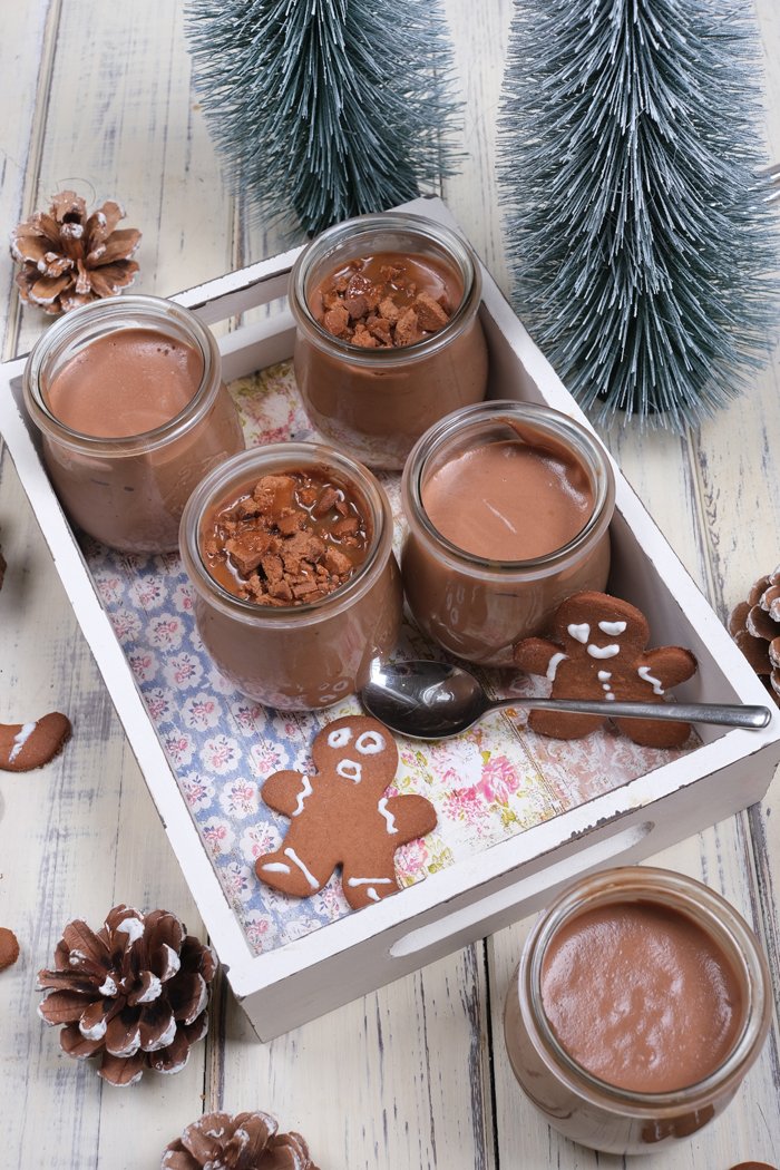 Tonkabohnen-mousse-au-chocolat mit gingerbread und karamellsoße