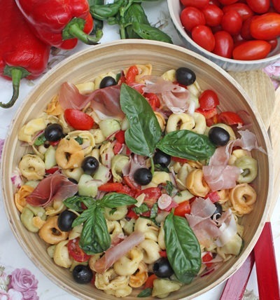 IMG Tortellini Salat mit Prosciutto und Oliven TL