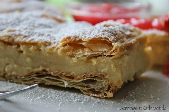Mega leckere Vanilleschnitten mit Rhabarbersoße Rezept