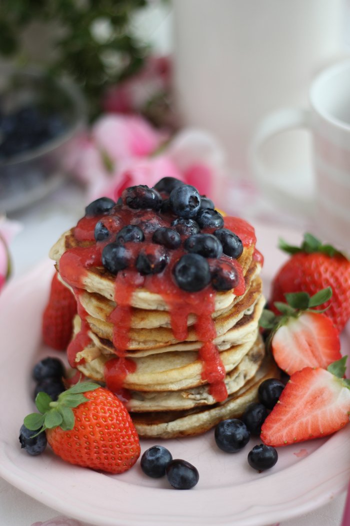 IMG_Vegane Blaubeer-Pancakes mit Erdbeersoße 10