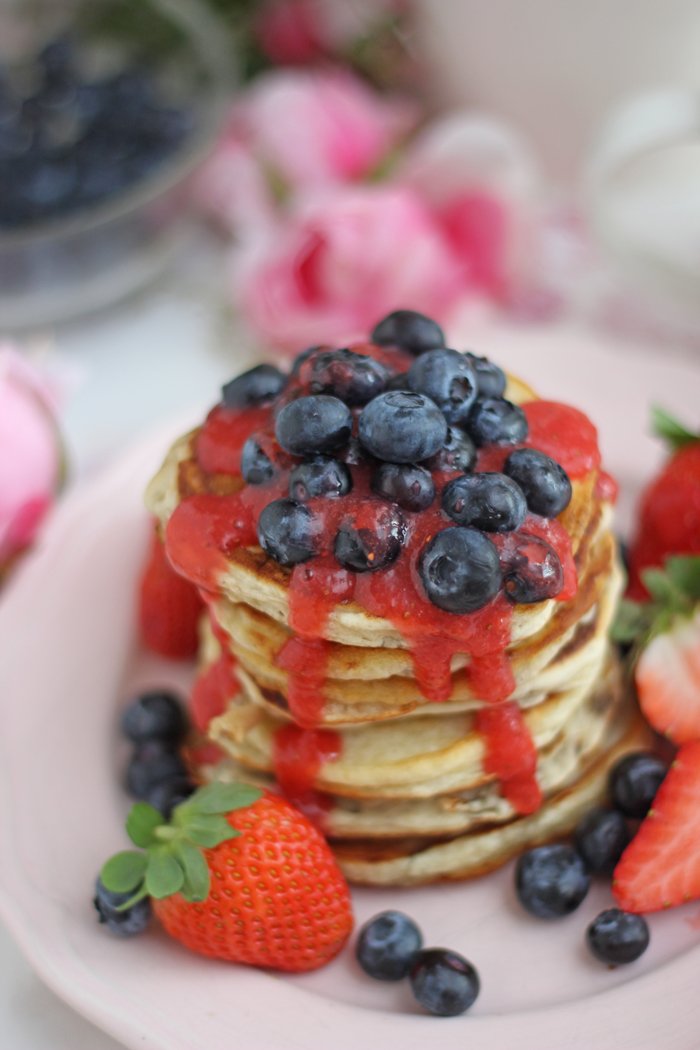 Img_vegane blaubeer-pancakes mit erdbeersoße 11