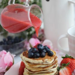 IMG Vegane Blaubeer Pancakes mit Erdbeersoße 8
