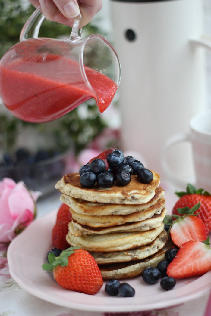 IMG_Vegane Blaubeer-Pancakes mit Erdbeersoße 9