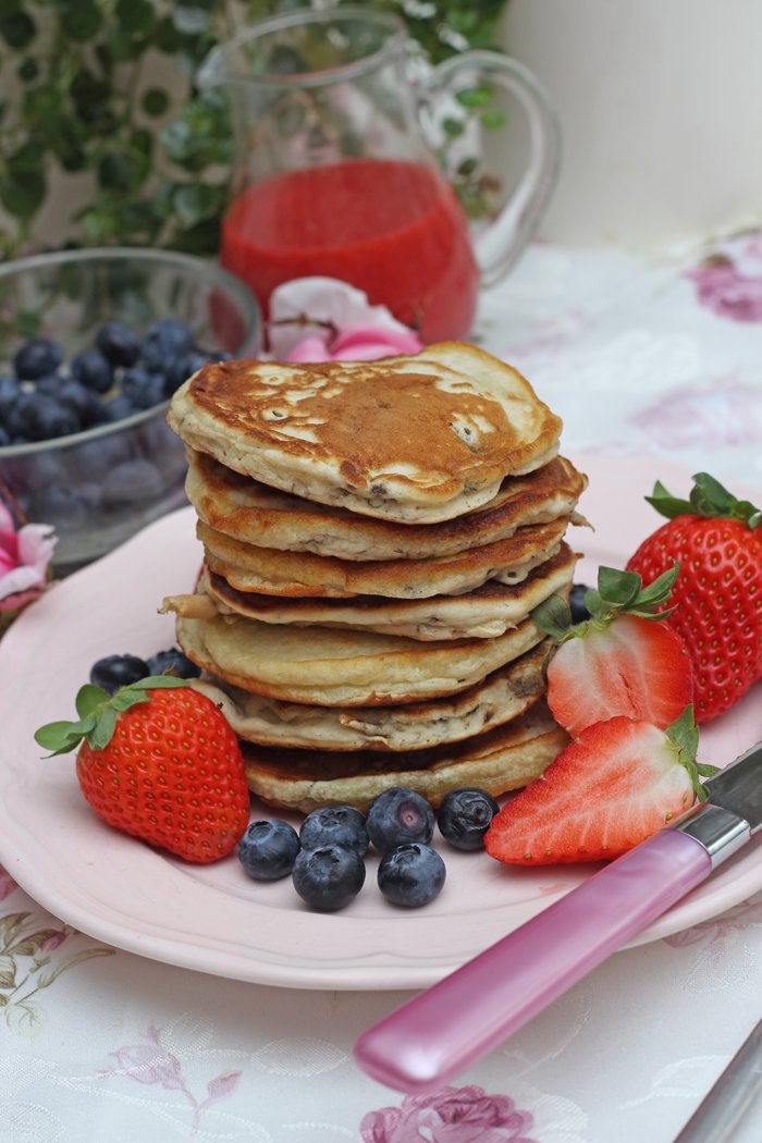 IMG_Vegane Blaubeer-Pancakes mit Erdbeersoße