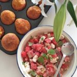 IMG Wassermelonen Feta Salat und LowCarb Croissant Broetchen Titelbild
