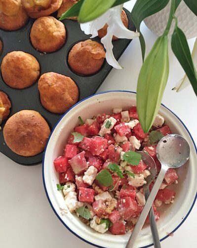Wassermelonen-Feta-Minze-Walnuss Salat - Perfekter Sommersalat 1 IMG Wassermelonen Feta Salat und LowCarb Croissant Broetchen Titelbild