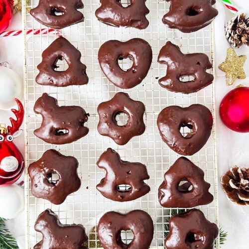 IMG Weiche Lebkuchen Rezept Brezeln und Sterne