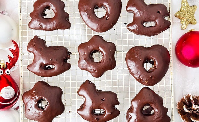 IMG Weiche Lebkuchen Rezept Brezeln und Sterne