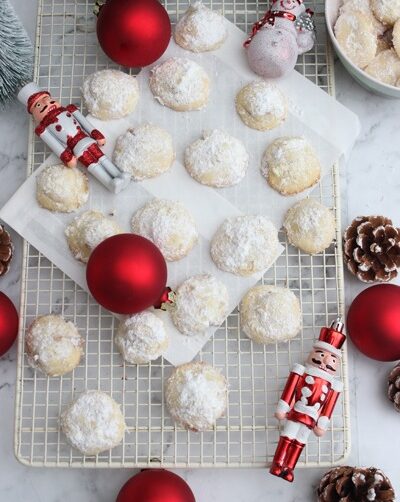 IMG Weihnachtliche Schneebaelekugeln mit Karamell Ueberraschung TL