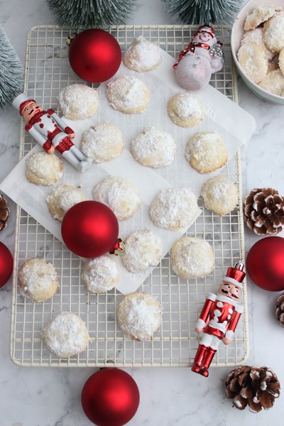 Weihnachtliche Schneeballkugeln mit Karamell Überraschung 13