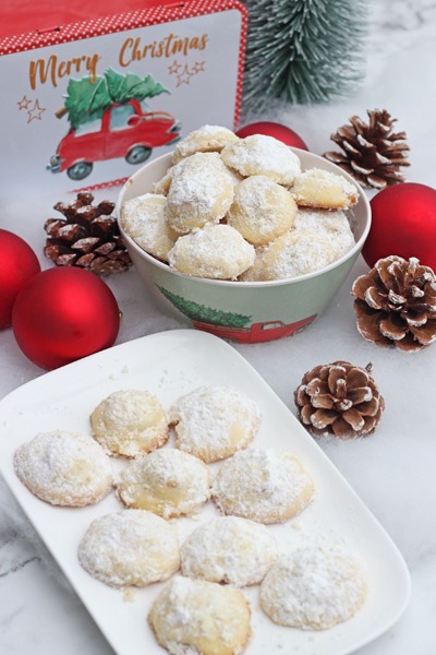 IMG Weihnachtliche Schneebaelekugeln mit Karamell Ueberraschung titelbild