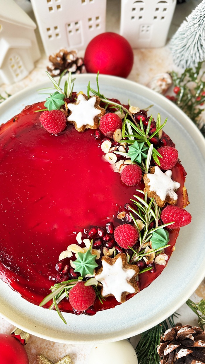 Weihnachtlicher Spekulatius-Käsekuchen mit Glühwein-Glasur