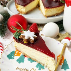 IMG Weihnachtlicher Spekulatius Kaesekuchen mit Gluehwein Glasur 07.jp