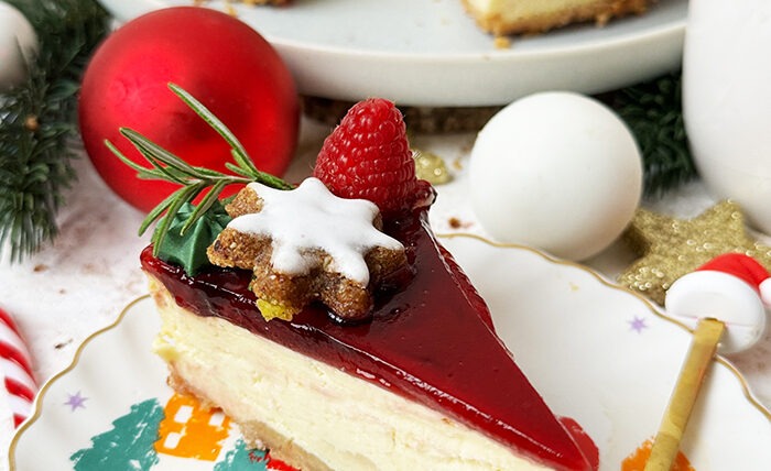 IMG Weihnachtlicher Spekulatius Kaesekuchen mit Gluehwein Glasur 07.jp