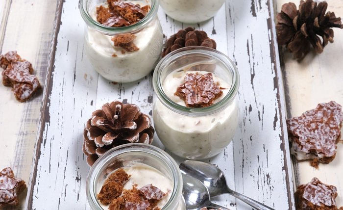 IMG Weihnachtliches Elisenlebkuchen Mousse mit weißer Schokolade Dessert 10