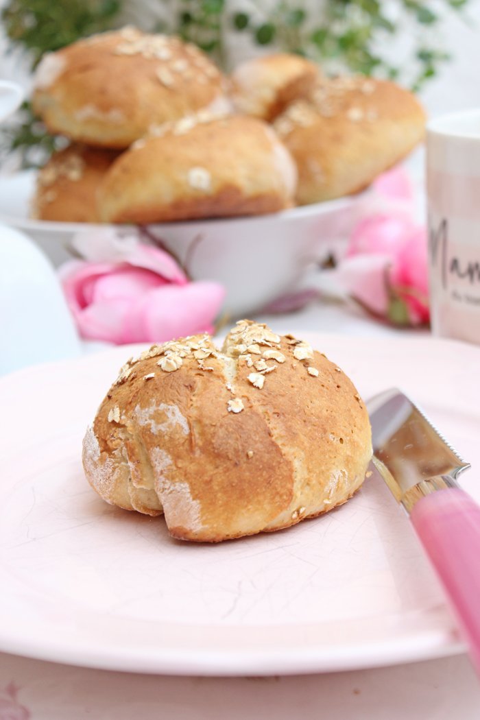 Weizen-Haferflocken-Brötchen