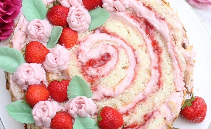 IMG Wickeltorte mit Erdbeeren und Sykr Mascarpone Creme 6