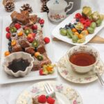 IMG Zimt Brioche Sticks mit frischen Beeren und Sirup mit kela 01
