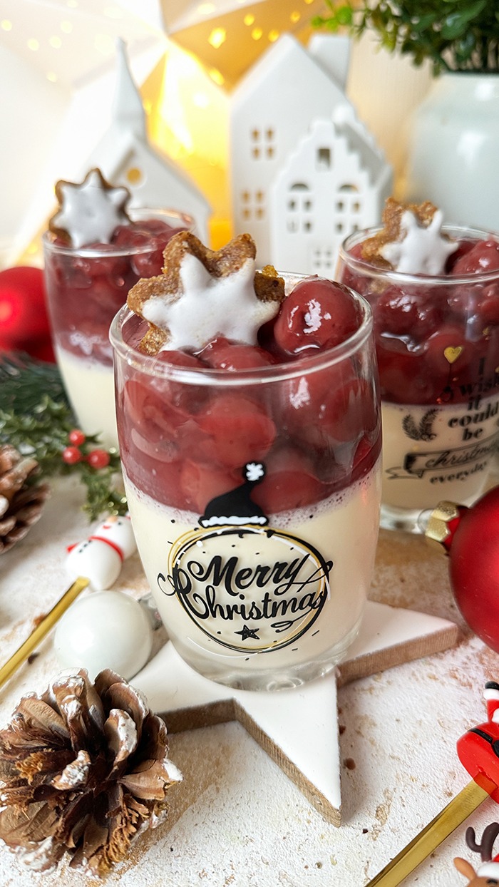 Zimt Panna Cotta mit Glühweinkirschen Rezept