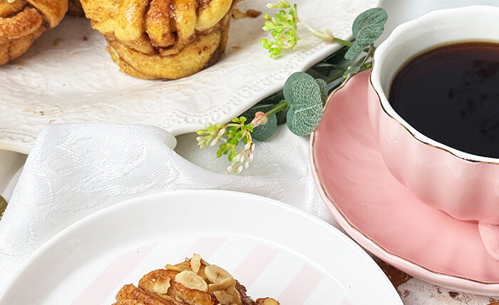 Zimtknoten auf einen Teller -Kanelknuter Rezept