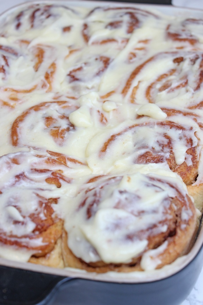 Zimtschnecken Brioche mit Vanille-Frischkäse-Glasur