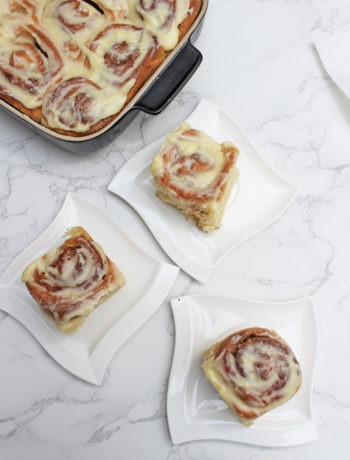Perfekte zimtschnecken-brioche mit vanille-frischkäse-glasur 2