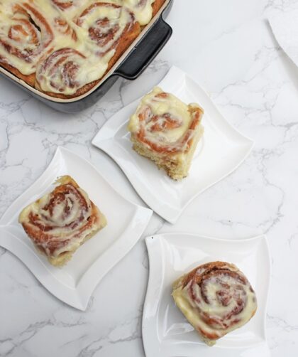 IMG Zimtschnecken Brioche mit Vanille Frischkaese Glasur TL