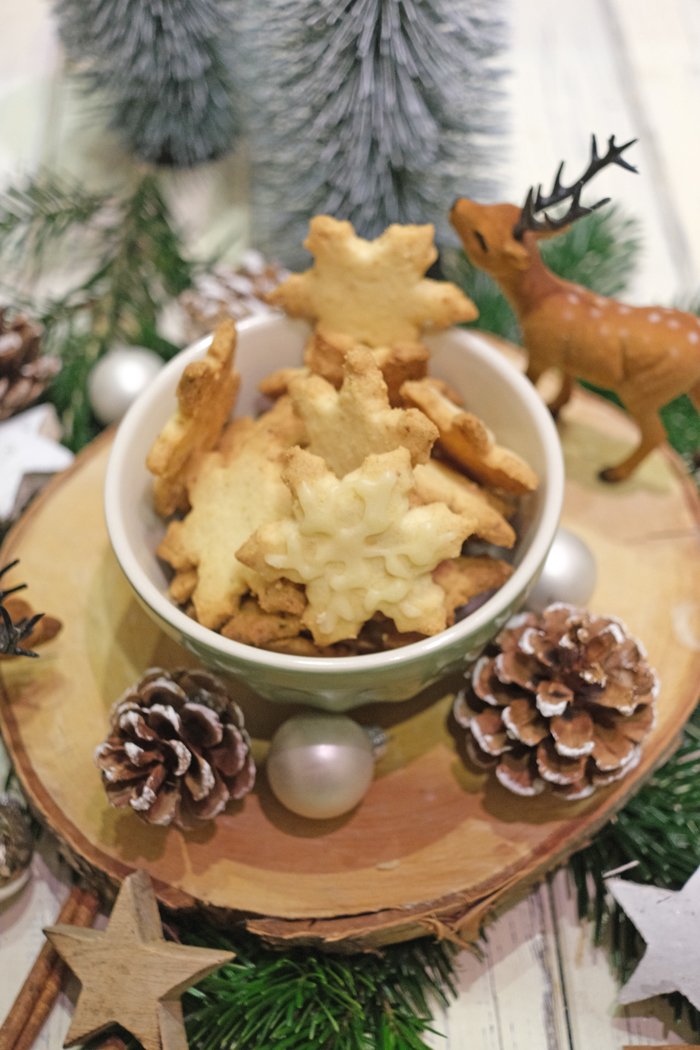 Butterzarte zitronen-schneeflocken plätzchen