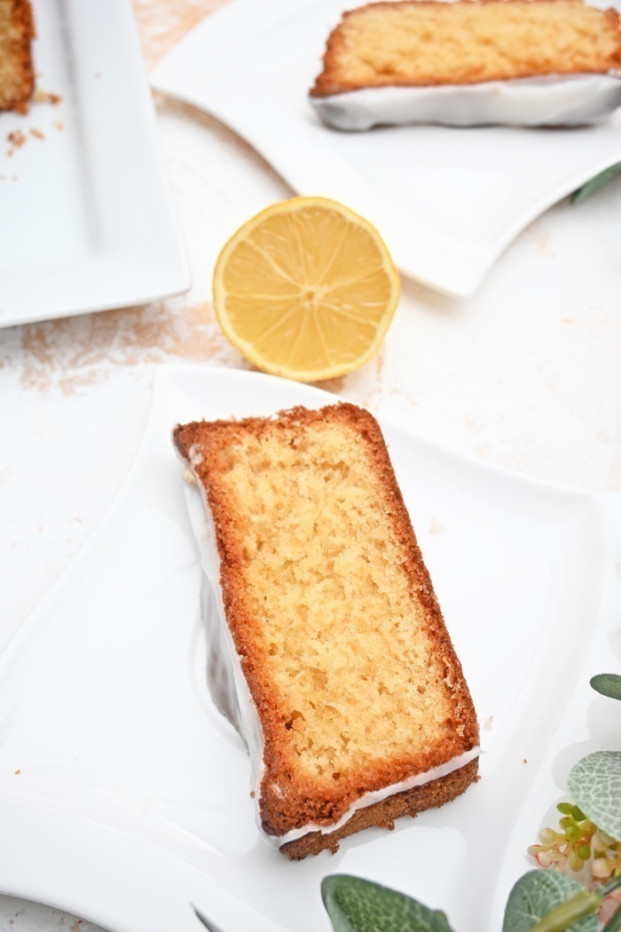 Zitronenkuchen mit Zitronenguss Rezept