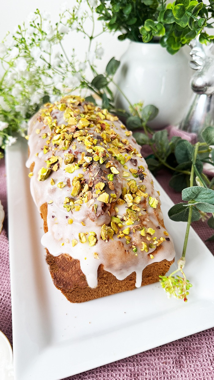 Zitronenkuchen mit Buttermilch und Pistazien - Super saftig