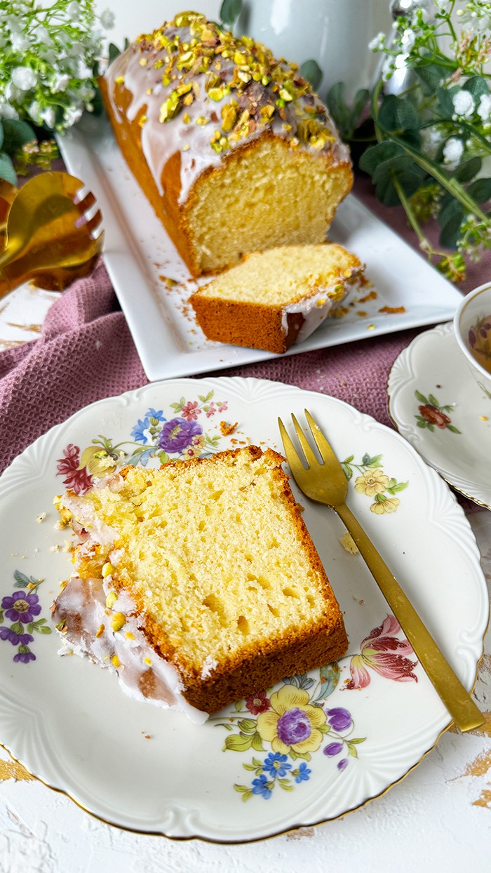 Zitronenkuchen mit Buttermilch und Pistazien - Super saftig