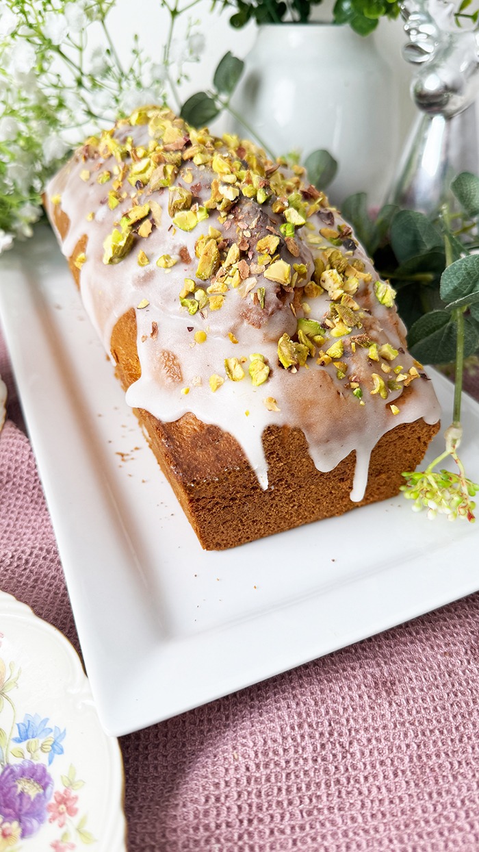 Zitronenkuchen mit Buttermilch und Pistazien - Super saftig