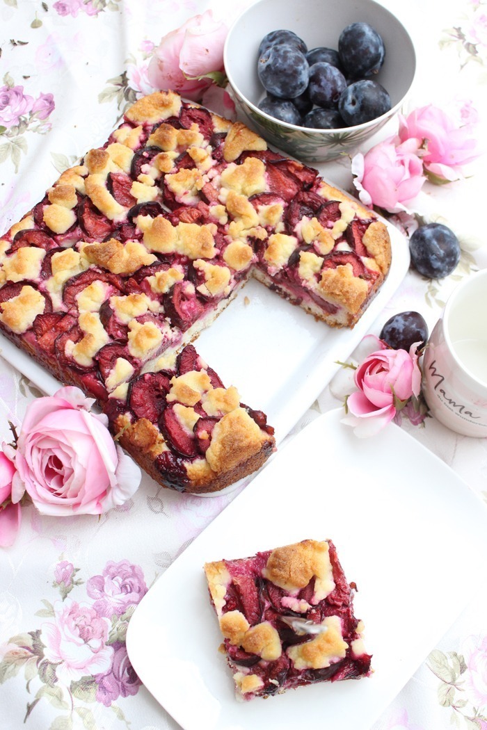 Zwetschgenkuchen mit Streusel vom Blech mit Quark-Öl-Teig