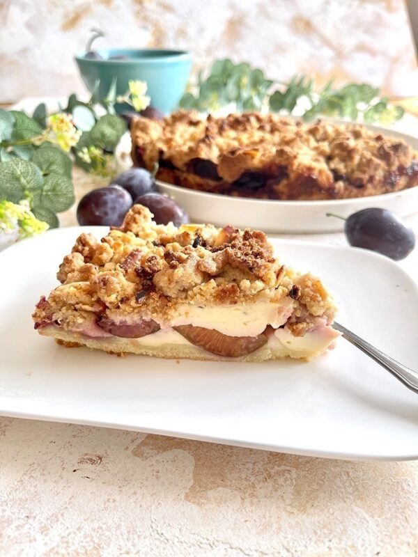 IMG Zwetschgenkuchen mit Vanillecreme und Mandelstreuseln 03