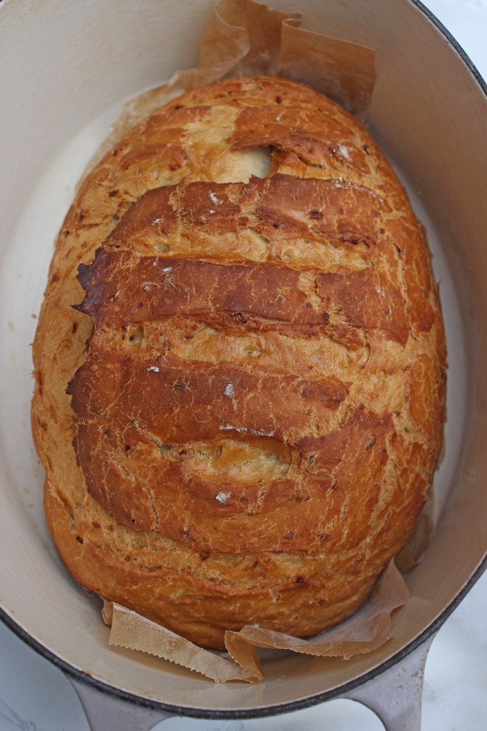 Leckeres Zwiebelbrot im Topf backen - So einfach geht es 6