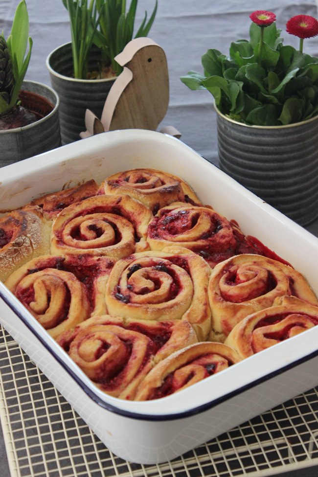 Briocheschnecken mit Kirsch-Himbeerfüllung & Mare Kaffee 9