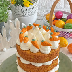 Mega leckere Karotten-Haselnuss-Torte mit Vanillecreme 2