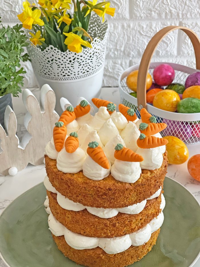 Himmlische Karotten-Haselnuss-Torte mit Vanillecreme | Ostertorte