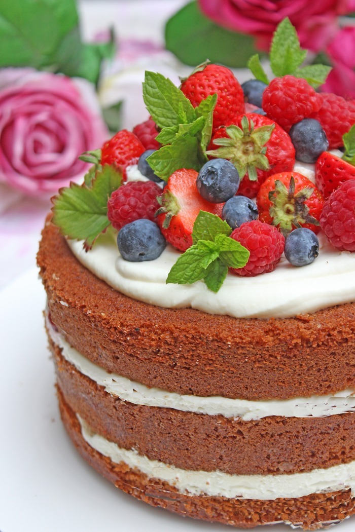 Schwedische Midsommar Torte mit Erdbeeren