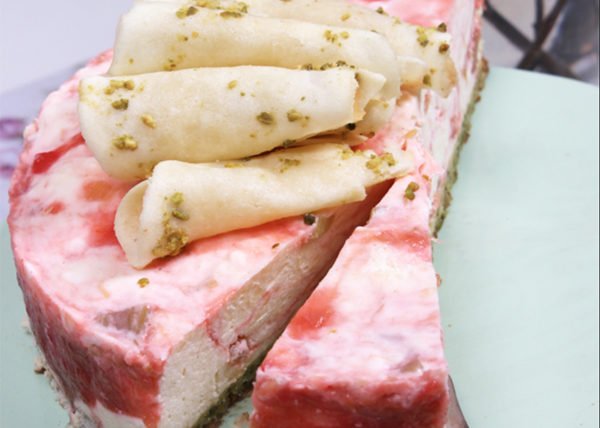 MG Rhabarber Topfenmousse Torte mit Hippenröllchen 2