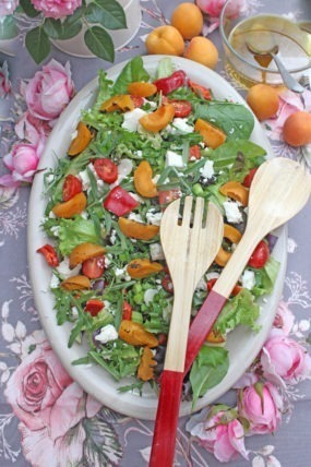 Rucolasalat mit Aprikosen und Feta - Fruchtig und Pikant 2 Rucolasalat mit Aprikosen und Feta